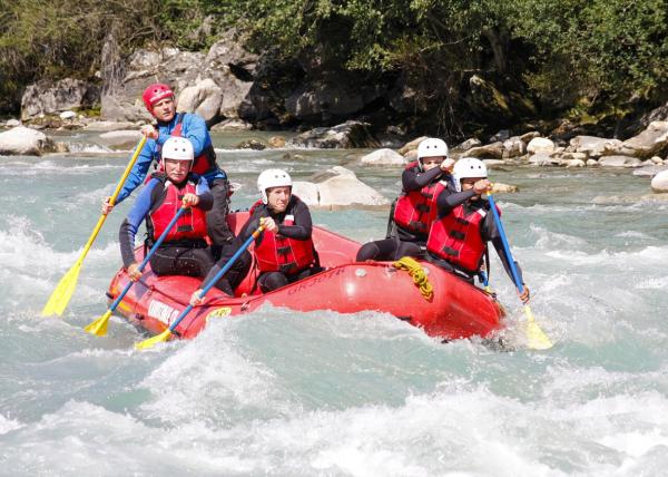 Rafting durch die Rheinschlucht: Adrenalinkick im Schweizer Grand Canyon