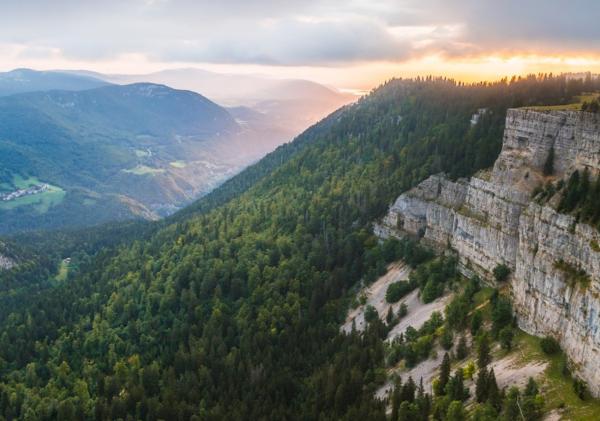 Creux du Van: Der Grand Canyon der Schweiz in den Neuenburger Alpen