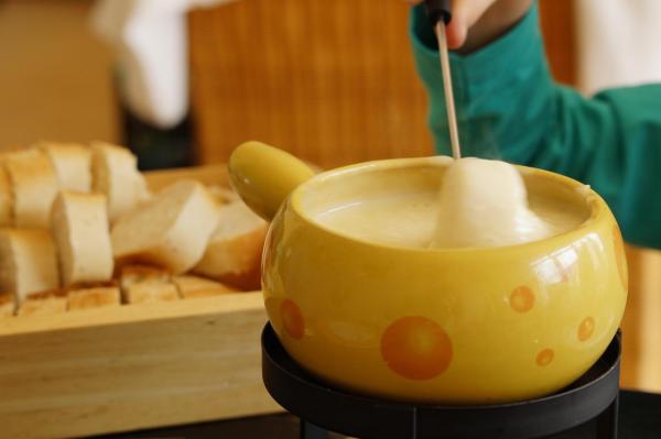 Von Alpkäse bis Raclette: Ein kulinarisches Lexikon der Schweizer Alpenküche