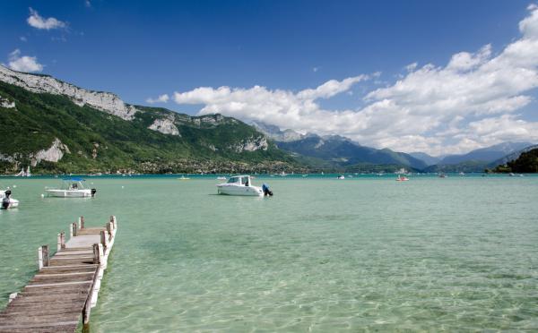 Der kristallklare Lac d’Annecy: Ein Outdoor-Paradies zwischen Wasser und Bergen
