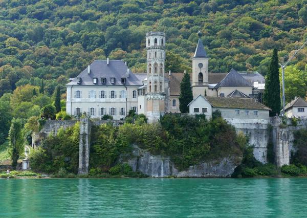 Savoyens verborgenes Juwel: Der Lac du Bourget und seine königliche Abtei