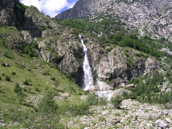 Cascade de la Pisse: Schöner Wasserfall – erreichbar per leichter Wanderung