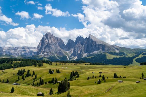 Alpe di Siusi: Hochplateau der Superlative und die Dolomiten zum Greifen nah