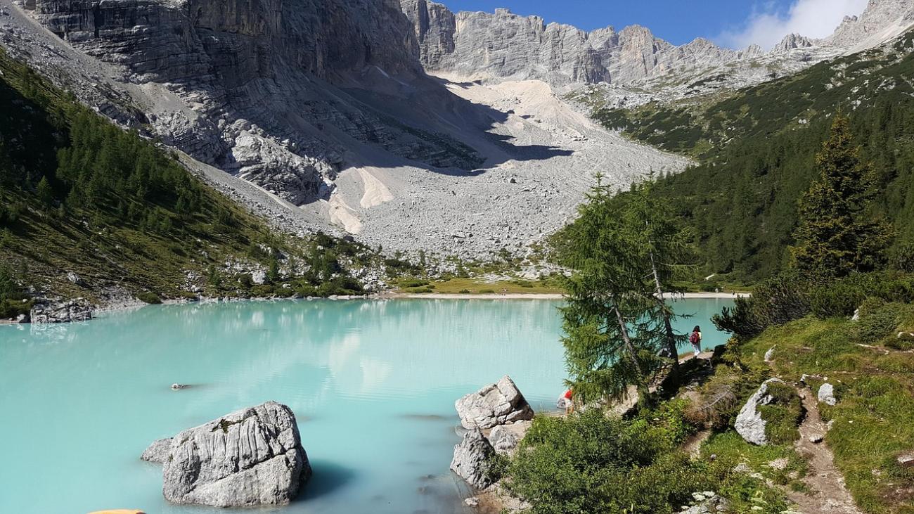 Wanderung zum Lago di Sorapis: Türkisfarbener Gletschersee in den Dolomiten