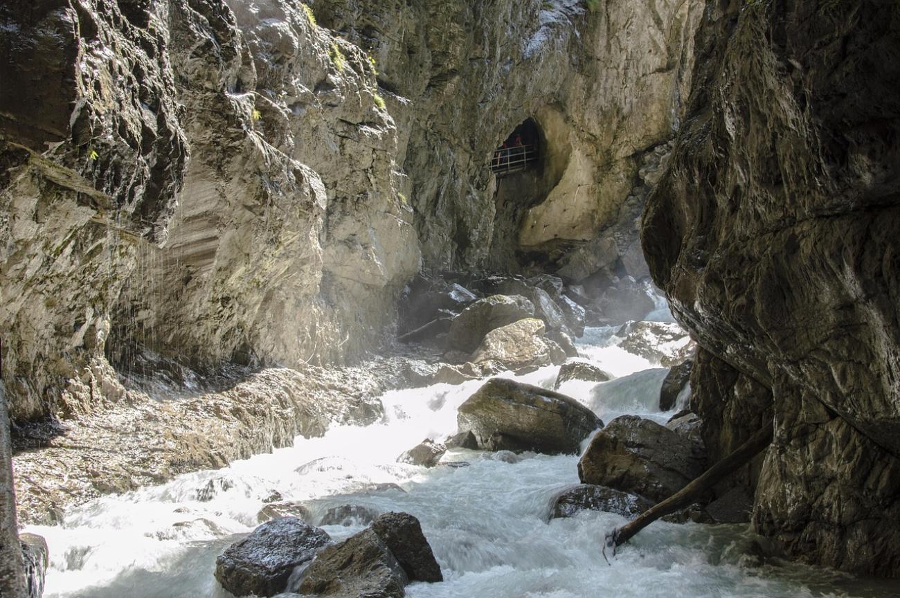 Zwischen Fels und Rauschen: Die spektakulärsten Schluchten und Klammen Bayerns