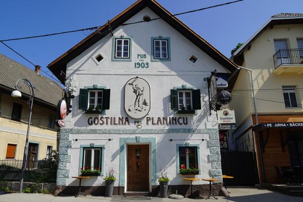 Wo Großmutters Rezepte noch leben: Authentische Gostilnas in Sloweniens Bergen