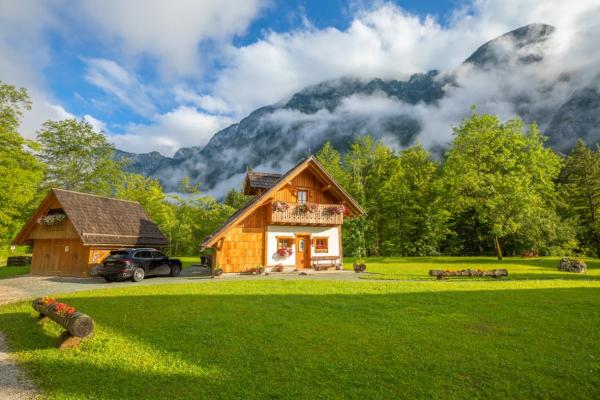 Berghotels mit Panoramablick: Die schönsten Aussichten in Sloweniens Alpen