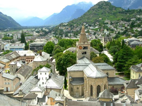 Die Hauptstadt des Wallis: Sion und 7.000 Jahre Geschichte auf zwei Hügeln