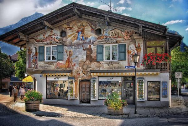 Himmel und Erde auf Hauswänden: Auf den Spuren der Lüftlmalerei in Oberbayern