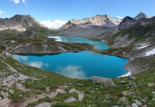 Türkise Träume: Auf dem Jöriseen-Rundweg durch Graubündens Bergzauber
