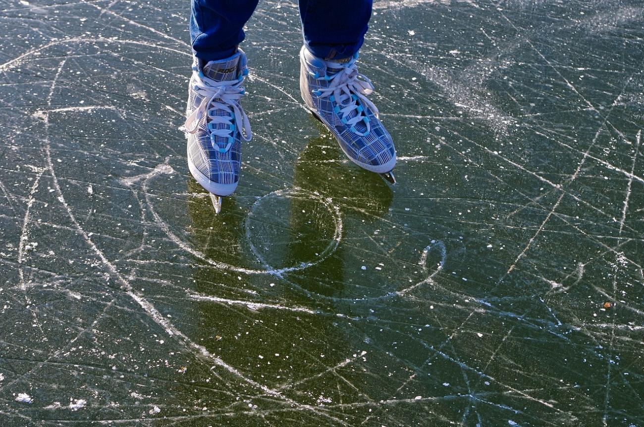 Schlittschuhlaufen auf Bayerns Naturseen: Sichere, familienfreundliche Eisflächen