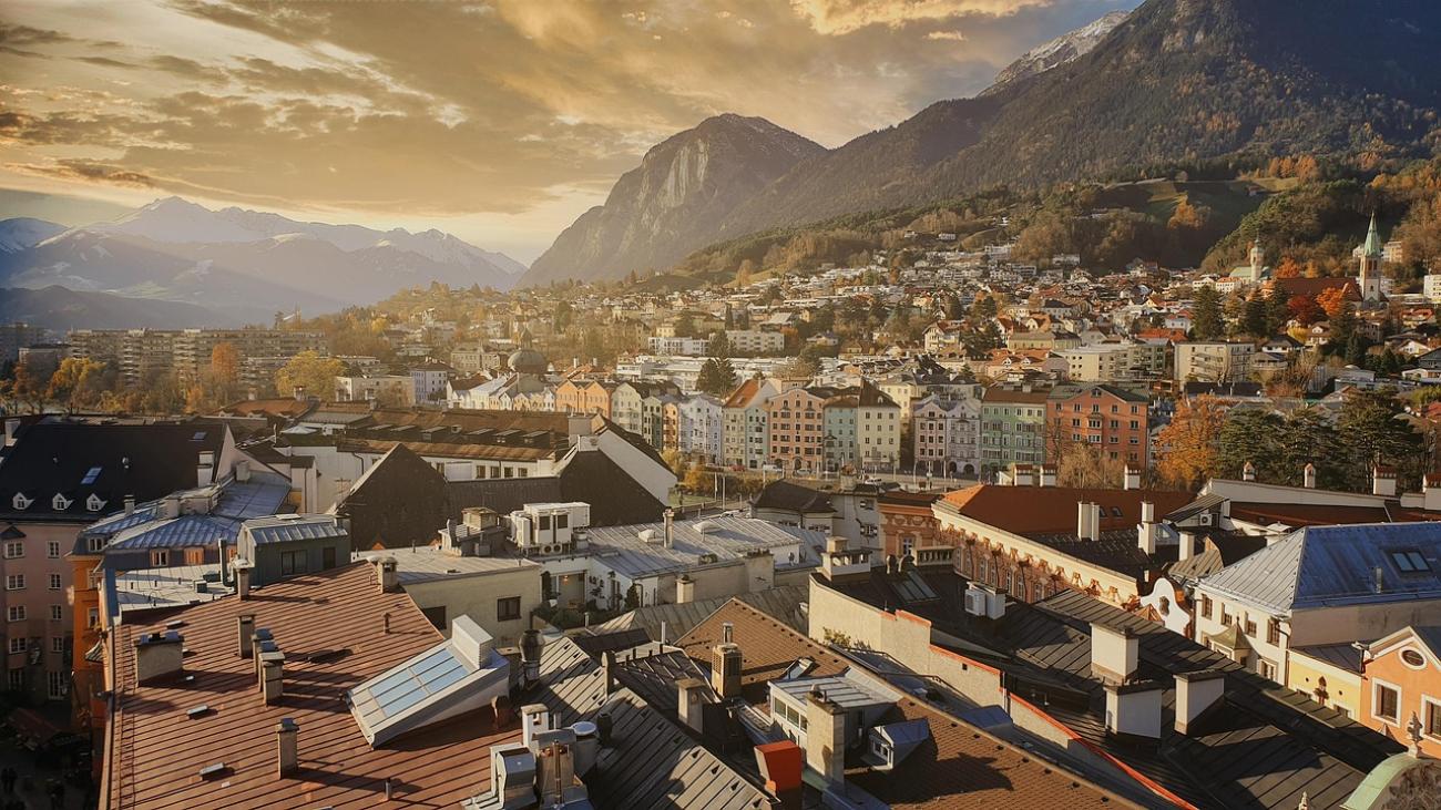 Innsbruck: Die Alpenmetropole mit urbaner Lebensart mitten in den Bergen