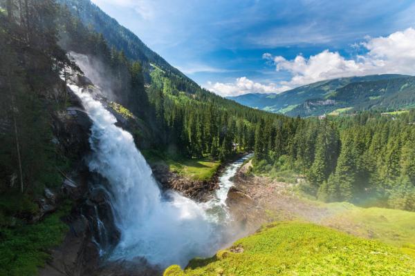 Tosender Gigant: Die Krimmler Wasserfälle in Salzburgs alpiner Wildnis