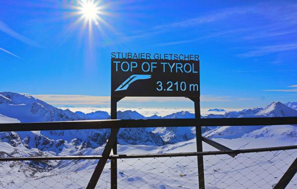 Stubaier Gletscher: Das ewige Eis und die Aussichtsplattform 