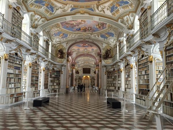 Stift Admont: Barocke Pracht und die größte Klosterbibliothek der Welt