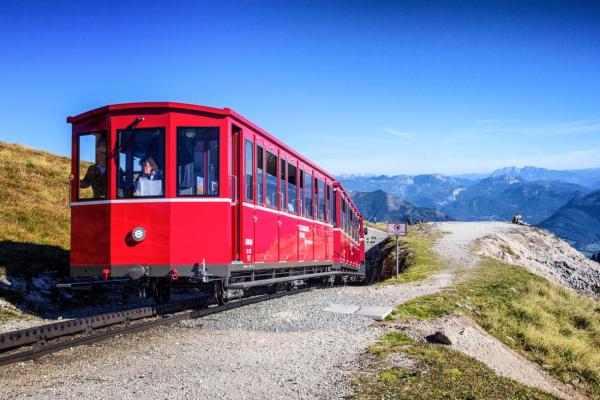 Die historische Schafbergbahn: Österreichs steilster Weg nach oben