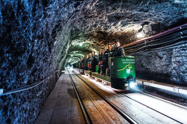 Salzbergwerk Berchtesgaden: Kindgerechte Führung durch Stollen, Rutschen und Salzseen