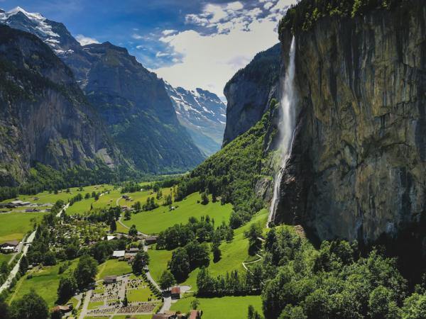 Lauterbrunnen und das spektakulärste Alpental der 72 Wasserfälle